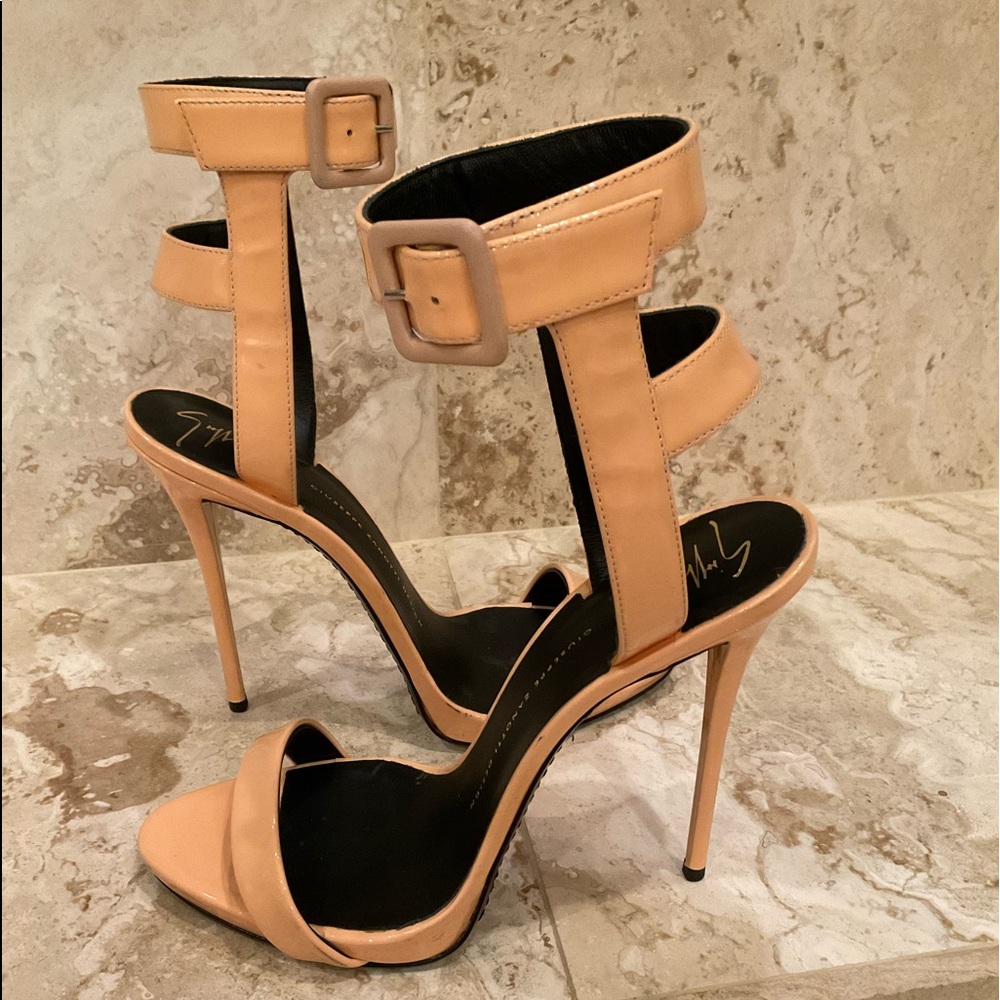 GIUSEPPE ZANOTTI PATENT LEATHER CAGE BACK SANDALS SIZE 38.5